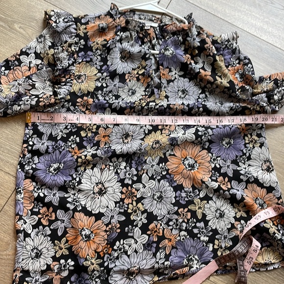 BB Dakota Floral Me Not Top - Picture 13 of 13